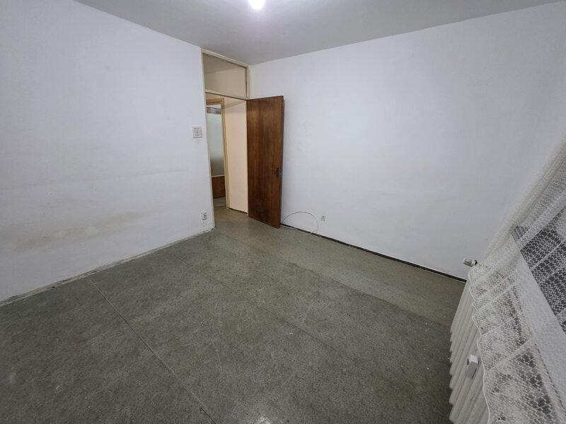 Jean Steriadi, 15 minute metrou 1 Decembrie 1918, pe Buhusi, bloc 1980