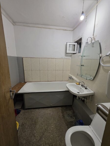 Jean Steriadi, 15 minute metrou 1 Decembrie 1918, pe Buhusi, bloc 1980