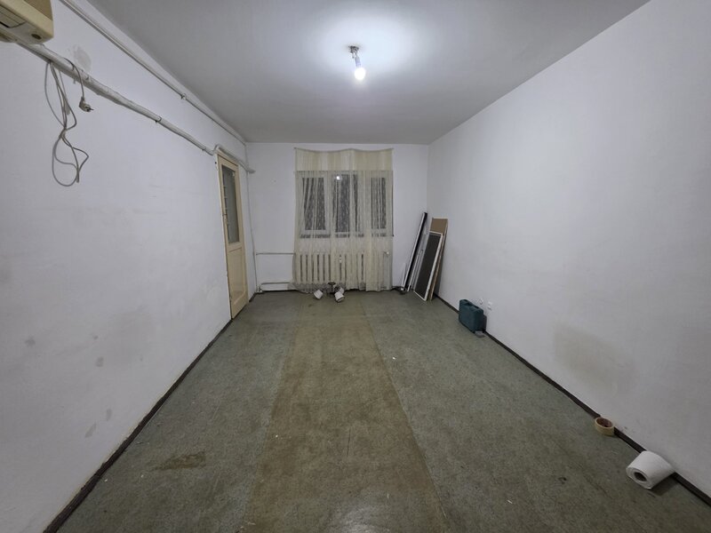 Jean Steriadi, 15 minute metrou 1 Decembrie 1918, pe Buhusi, bloc 1980