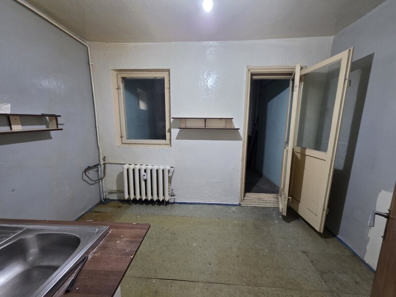 Jean Steriadi, 15 minute metrou 1 Decembrie 1918, pe Buhusi, bloc 1980