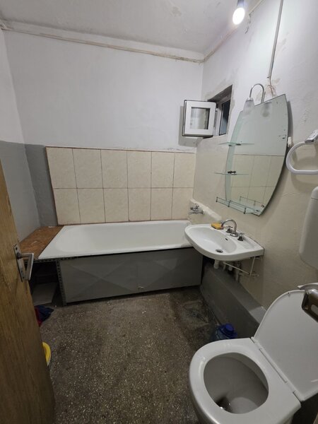 Jean Steriadi, 15 minute metrou 1 Decembrie 1918, pe Buhusi, bloc 1980