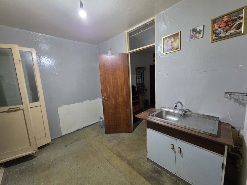 Jean Steriadi, 15 minute metrou 1 Decembrie 1918, pe Buhusi, bloc 1980