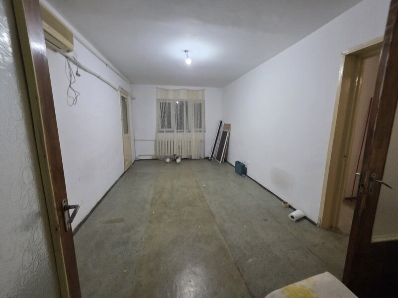 Jean Steriadi, 15 minute metrou 1 Decembrie 1918, pe Buhusi, bloc 1980